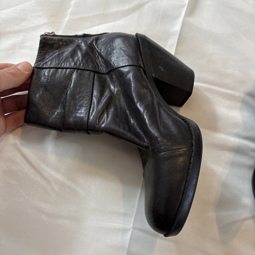 Bandolino Bdjoinedtome Black Booties Size 7M - Picture 3 of 12